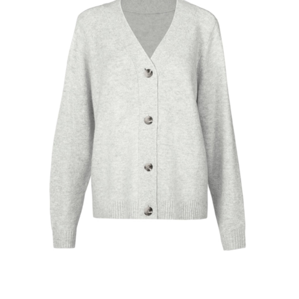 Cabi Fall ‘22 Snug Cardigan Size Medium NWOT. Perfect condition, never worn